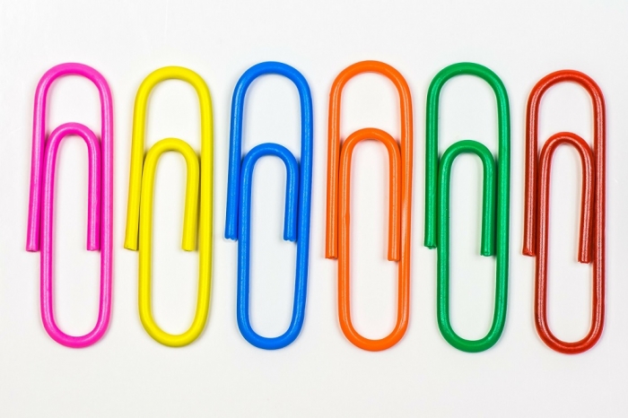 6 color paper clips standing in order